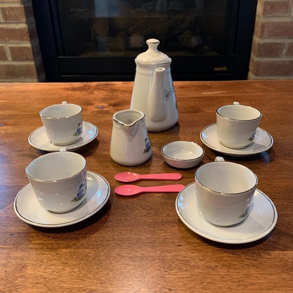 Vintage 1987 12 Piece Royal Kahla (Service for 4) Fine Porcelain Toy Tea Set - Picture 4 of 15